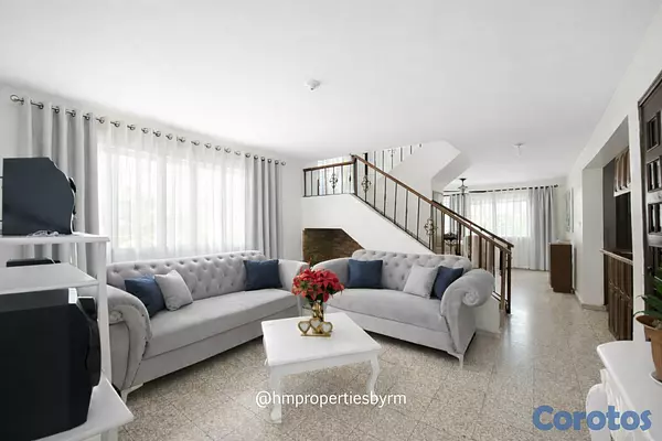 casas - Venta de Amplia Casa de 2 niveles en Miramar – Av. Independencia 3