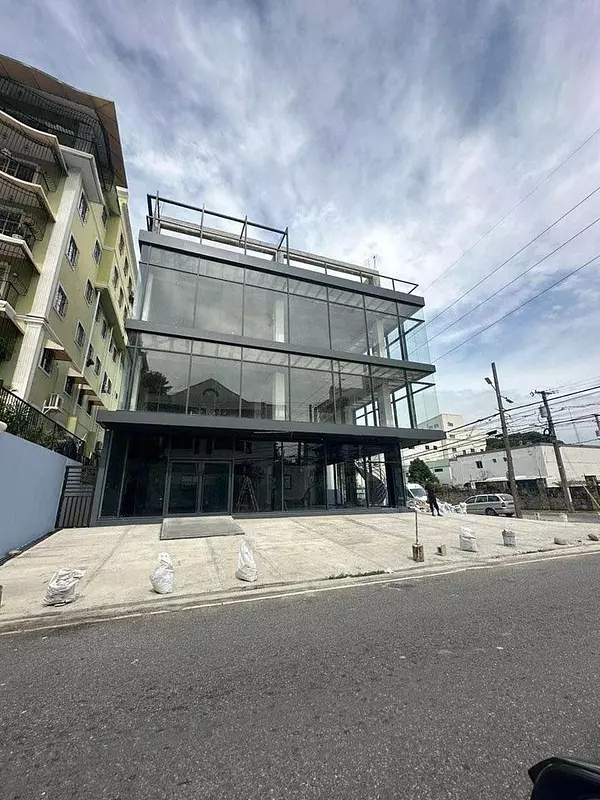 oficinas y locales comerciales - Local en el renacimiento  2