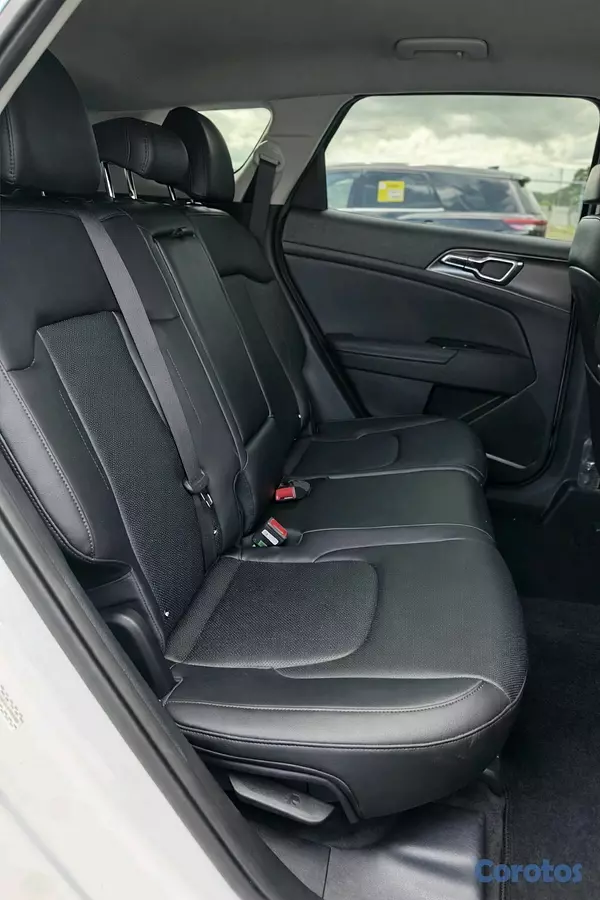 jeepetas y camionetas - Kia Sportage EX 2023 8