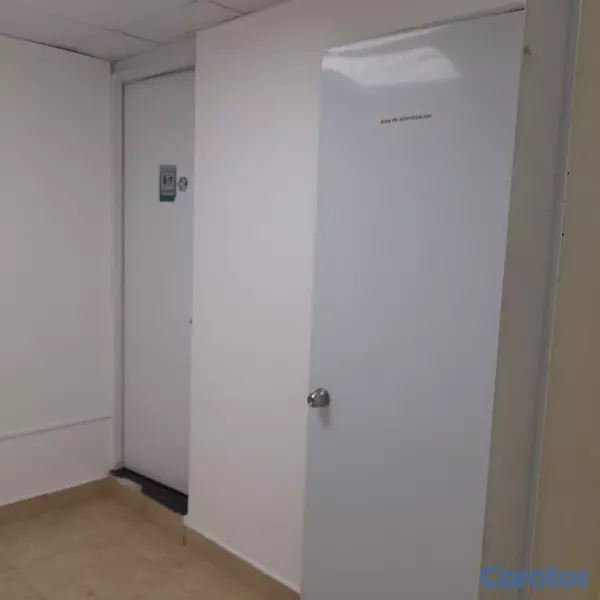 oficinas y locales comerciales - Local Comercial AV Romulo Betancourt 15