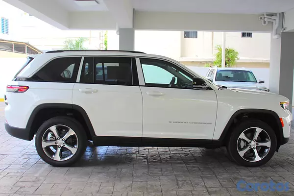 jeepetas y camionetas - Jeep Grand Cherokee Limited 4x4 2025 12