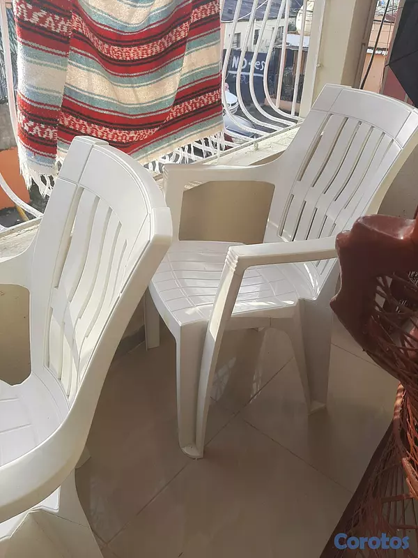 muebles y colchones - 4 Sillas plastica buenas condiciones  5