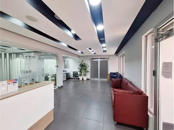 oficinas y locales comerciales - Local céntrico y comercial  7