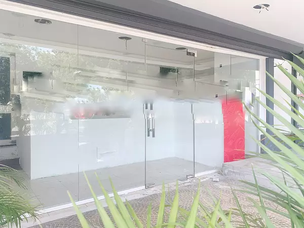 oficinas y locales comerciales - Local primer nivel con terraza  2
