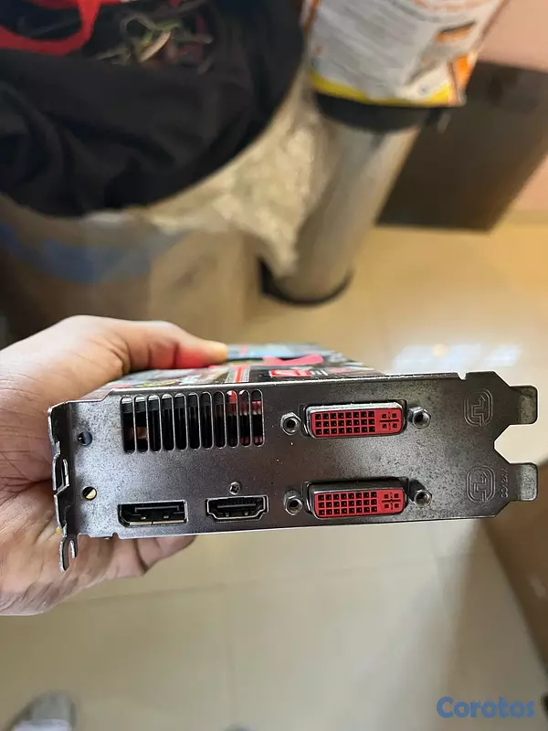 computadoras y laptops - Tarjeta Gráfica AMD Radeon HD 5850 en buen estado 3