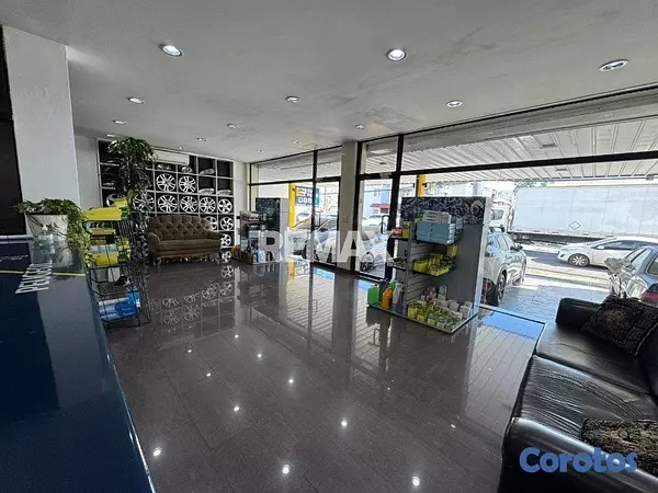 oficinas y locales comerciales - Local Comercial de 425mt2 en alquiler en Ensanche  2