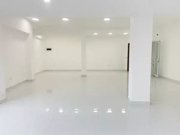 oficinas y locales comerciales - Local céntrico en Primer nivel  4