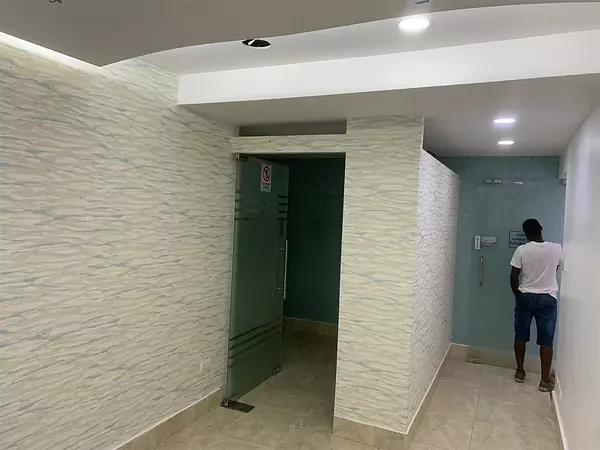 oficinas y locales comerciales - Local en primer nivel 4