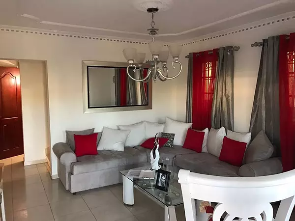 casas - Casa de 2 niveles en Jardines del Norte, Santiago 4