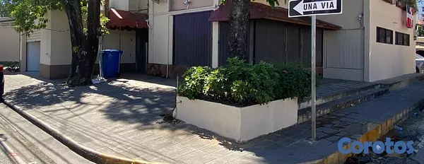 oficinas y locales comerciales - Local de 200m2 ensanche Julieta primer piso 4