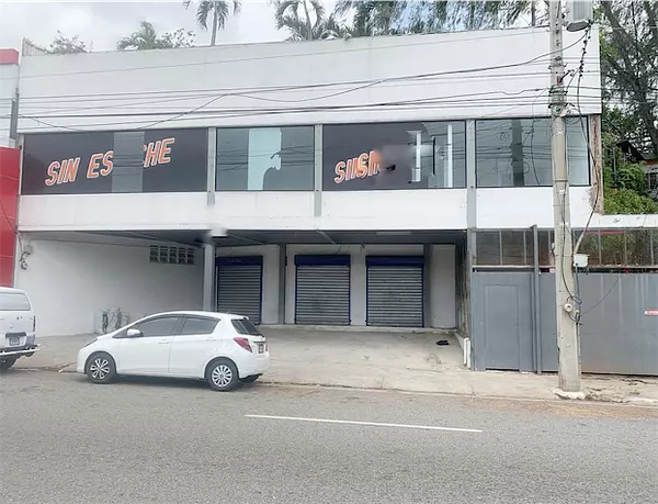 oficinas y locales comerciales - Local céntrico y amplio  3