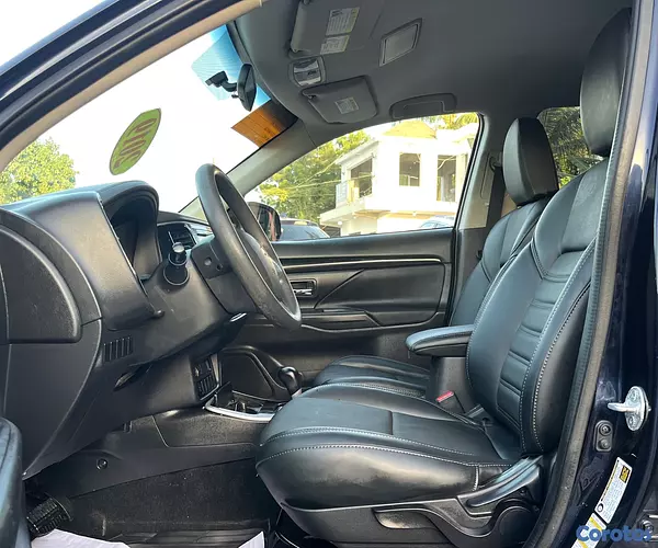 jeepetas y camionetas - Mitsubishi Outlander 2019 - 3 filas de asientos 7