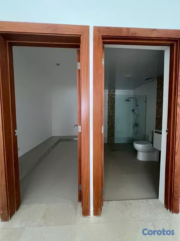 apartamentos - vedo renacimiento amplio tres habitaciones con baño dos parqueos lineales balcón 15