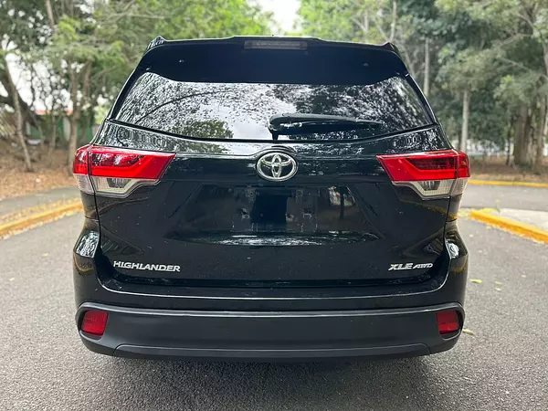 jeepetas y camionetas - Toyota higlander xle 2019 clean  8