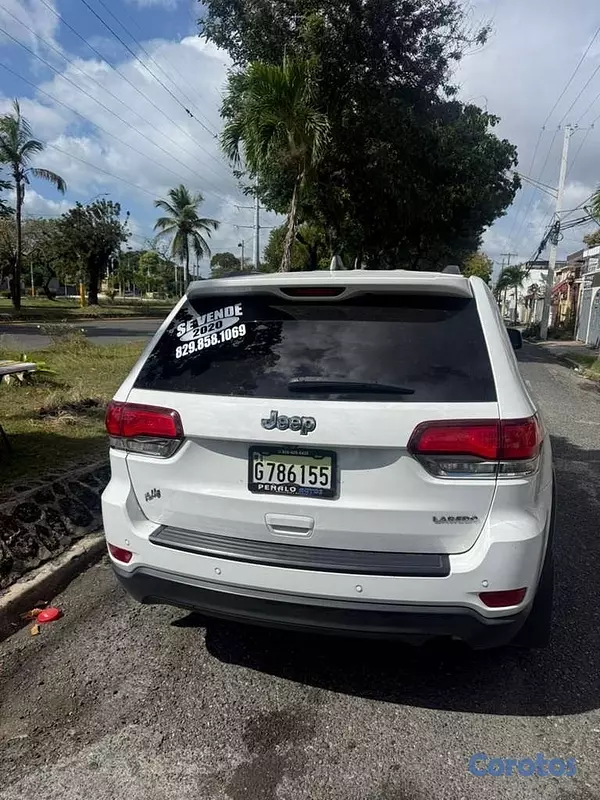 jeepetas y camionetas - Jeep grand Cherokee Laredo 2020 negociable  10