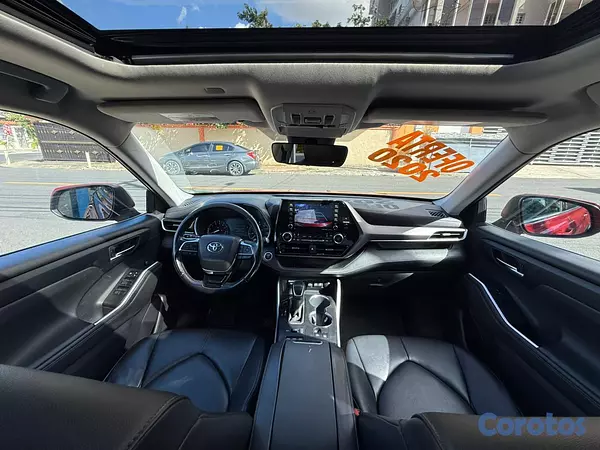 jeepetas y camionetas - Toyota highlander XLE  2020 9