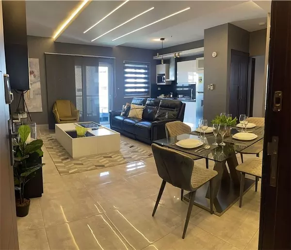 apartamentos - Apartamento en piso alto de venta en La Esmeralda 1
