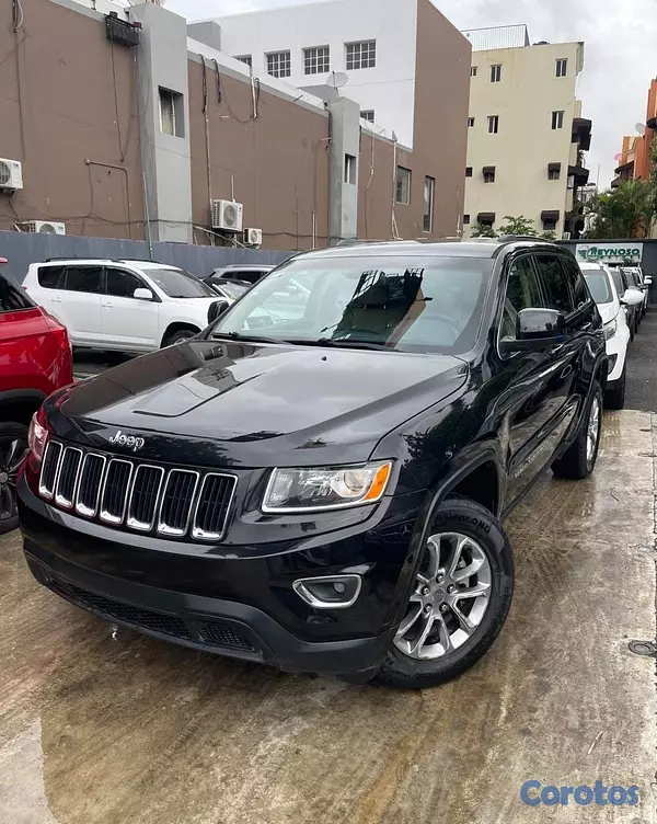 jeepetas y camionetas - JEEP GRAND CHEROKEE LAREDO 2016 3
