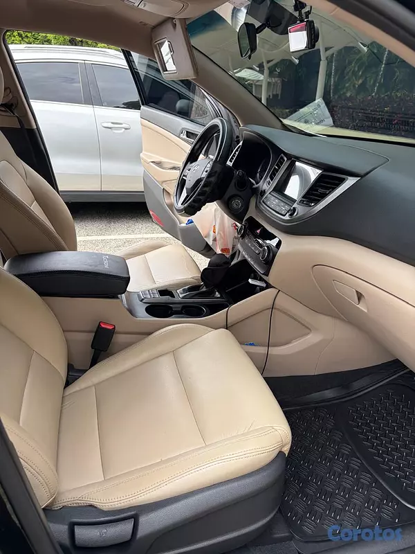 jeepetas y camionetas - Hyundai Tucso en excelentes condiciones 12