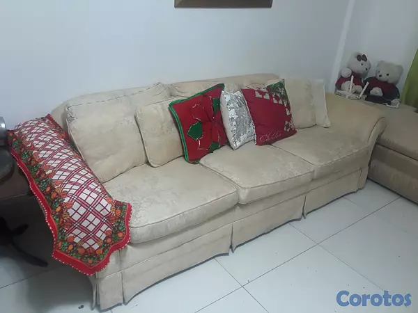 muebles y colchones - Vendo sofa de tres puestos 2