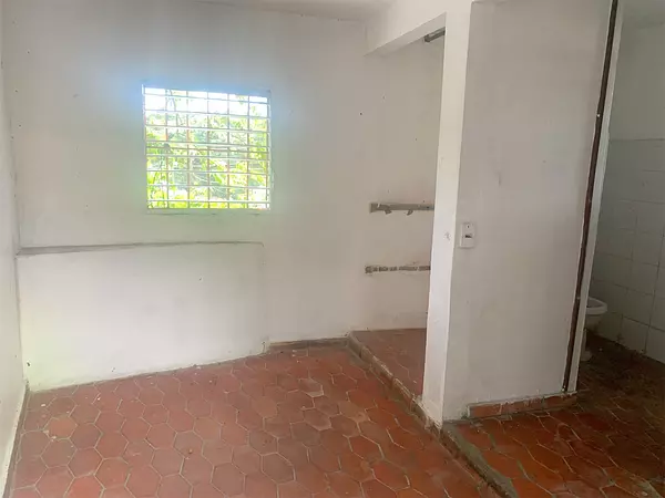 oficinas y locales comerciales - Local primer nivel con terraza  4
