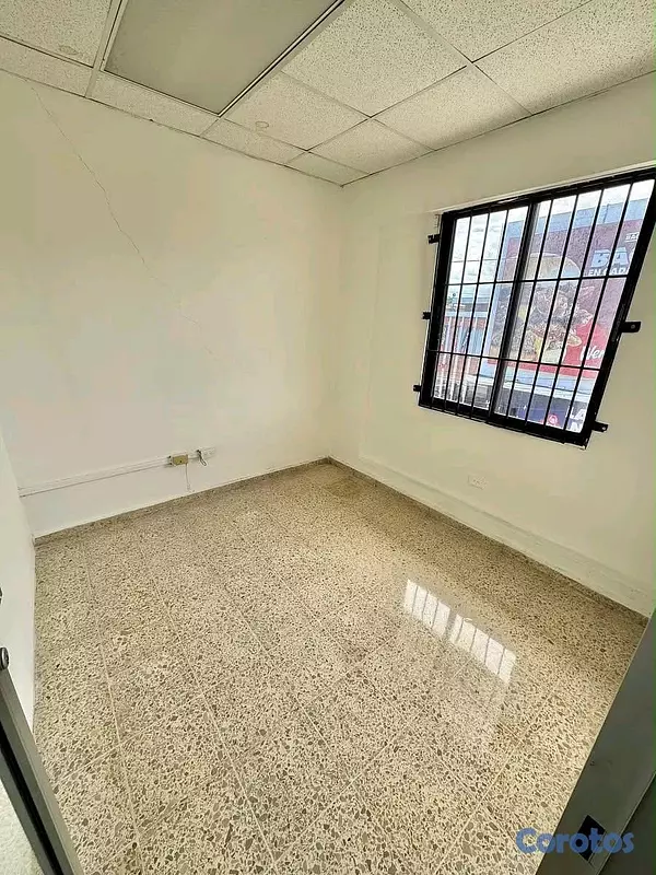 oficinas y locales comerciales - Alquilo local en plaza comercial eb Castellana  4