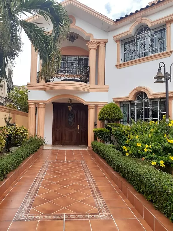 casas - CASA RESIDENCIA CORALES DEL SUR  1