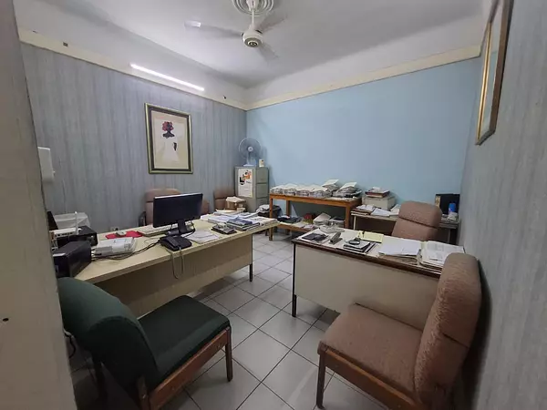 casas - Casa y local comercial en Zona Universitaria  9