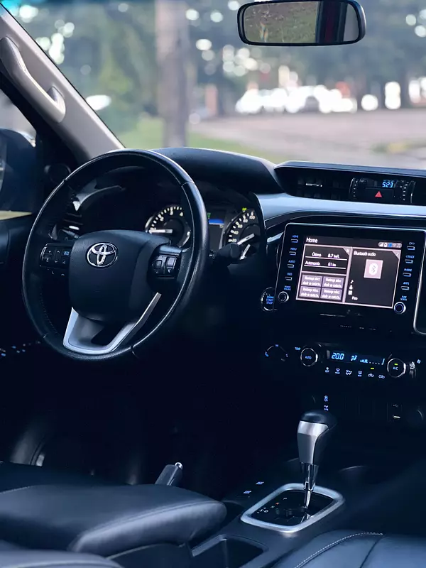 jeepetas y camionetas - Toyota hilux 2023 9