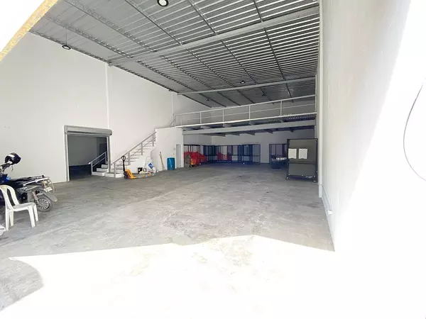 oficinas y locales comerciales - Nave céntrica en Venta  7