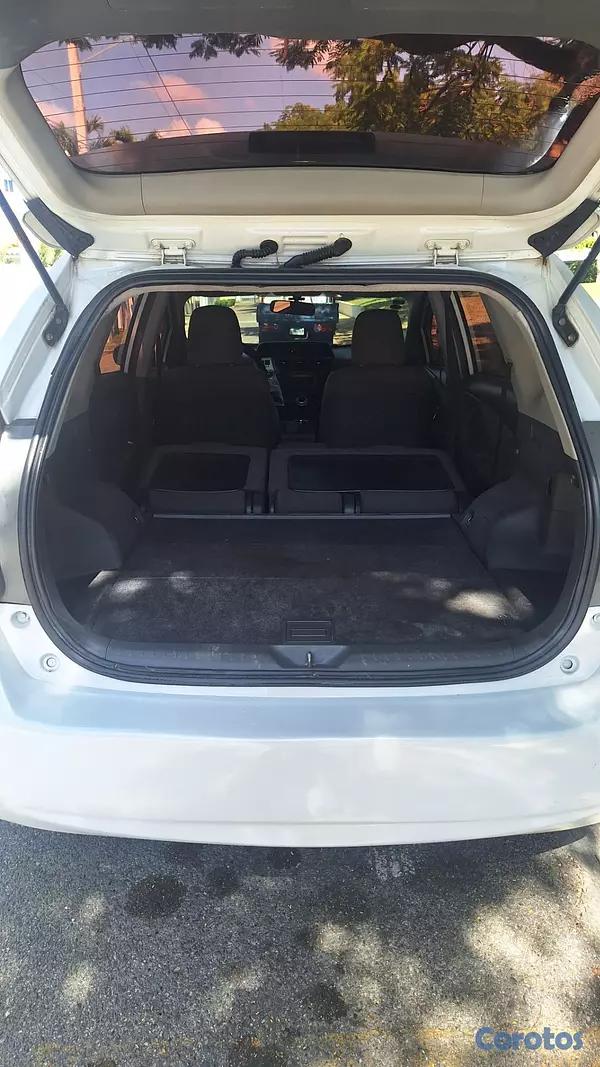carros - Toyota prius V 11