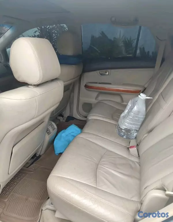 jeepetas y camionetas - 🚗 ¡Oportunidad! Toyota Lexus RX 330 2004 – Lujo, confiabilidad 7