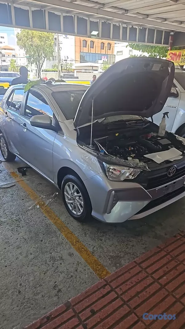 carros - Toyota Agya 2024 Hatchback CVT | Solo 800 km 3