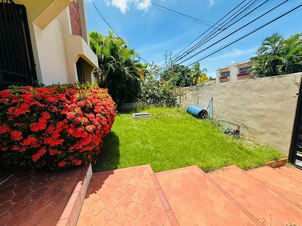 casas - Vendo Casa de dos Niveles  en urb. Fernandez  2