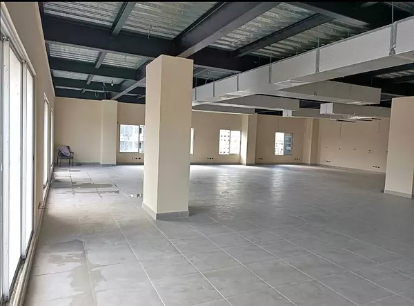 oficinas y locales comerciales - Alquilo Local 453 mts Evaristo Morales 1