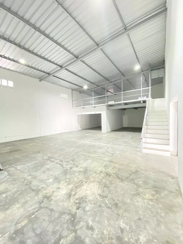 oficinas y locales comerciales - Nave céntrica en Venta  2
