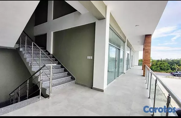 oficinas y locales comerciales - Local comercial en Bavaro, Punta Cana. Primer nivel frente a la avenida 4