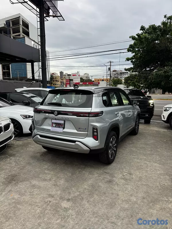 jeepetas y camionetas - Suzuki Grand Vitara GLX ALL GRIP 4x4 Hybrid 2025  8