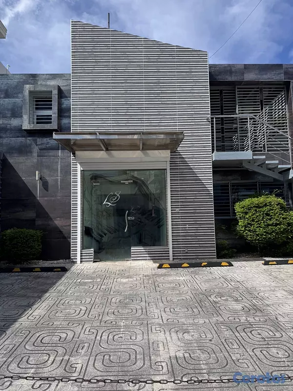 oficinas y locales comerciales - Se alquila EDIFICIO para OFICINAS o negocio en El  6