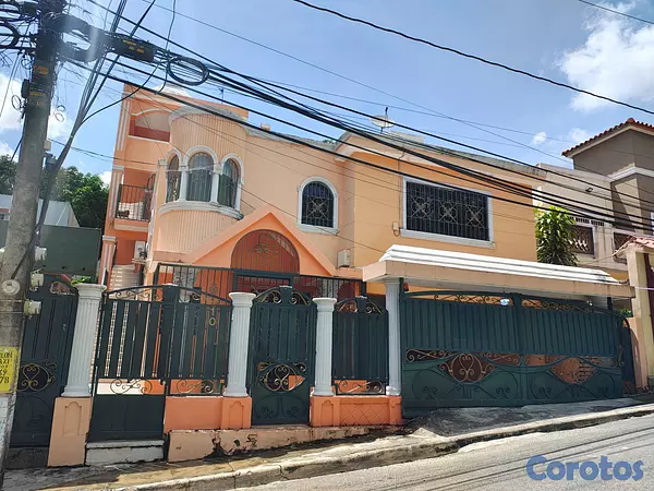 casas - Edificio Multifamiliar - Genera RD$83,500/mes - Fr 16