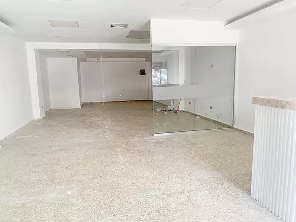 oficinas y locales comerciales - local céntrico en Naco 3