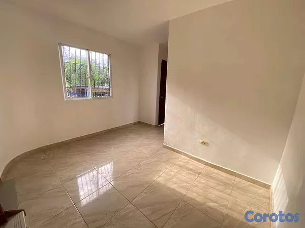 casas - Alquilo casa 2 niveles en autopista san Isidro, al lado de la Sirena  5