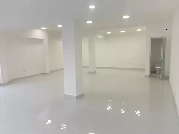 oficinas y locales comerciales - Local céntrico en Primer nivel  7