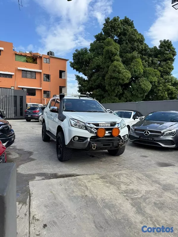 jeepetas y camionetas - Isuzu Mux 2016 3