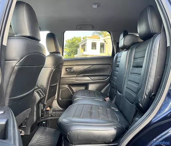 jeepetas y camionetas - Mitsubishi Outlander 2019 - 3 filas de asientos 8
