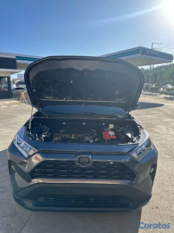 jeepetas y camionetas - Toyota RAV4 2020 XLE 9