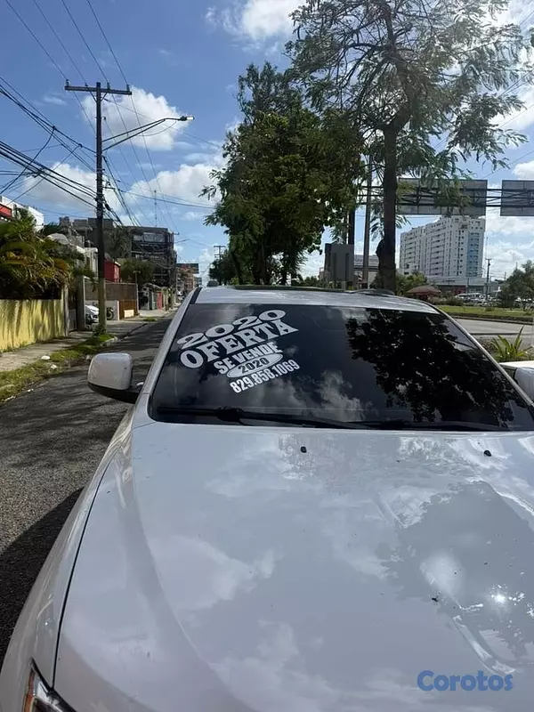 jeepetas y camionetas - Jeep grand Cherokee Laredo 2020 negociable  11