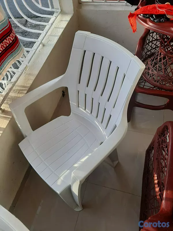 muebles y colchones - 4 Sillas plastica buenas condiciones  7