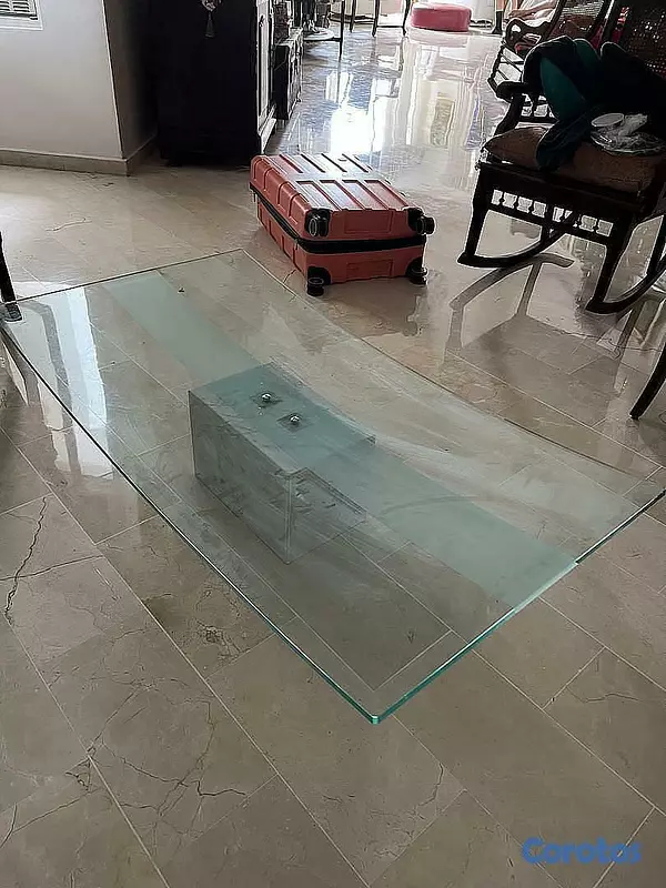muebles y colchones - Mesa de centro con tope en  cristal templado y  base de marmol 2