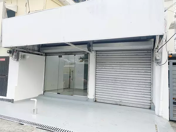 oficinas y locales comerciales - Local en bella vista primer nivel 2